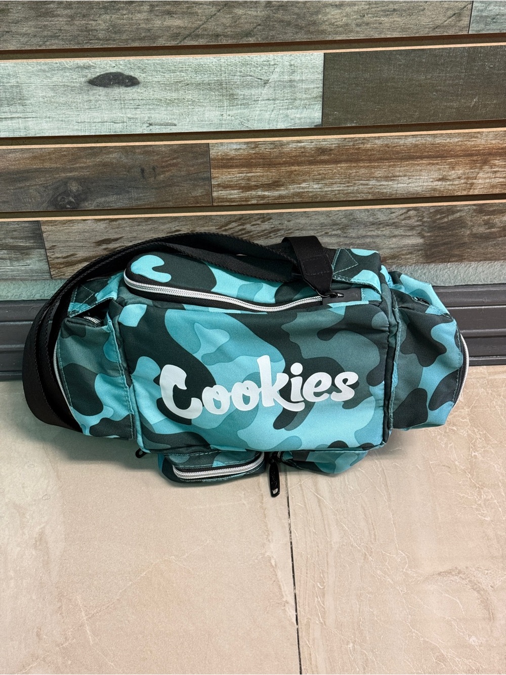 Cookies Militant Camo Shoulder Bag - Smell Proof